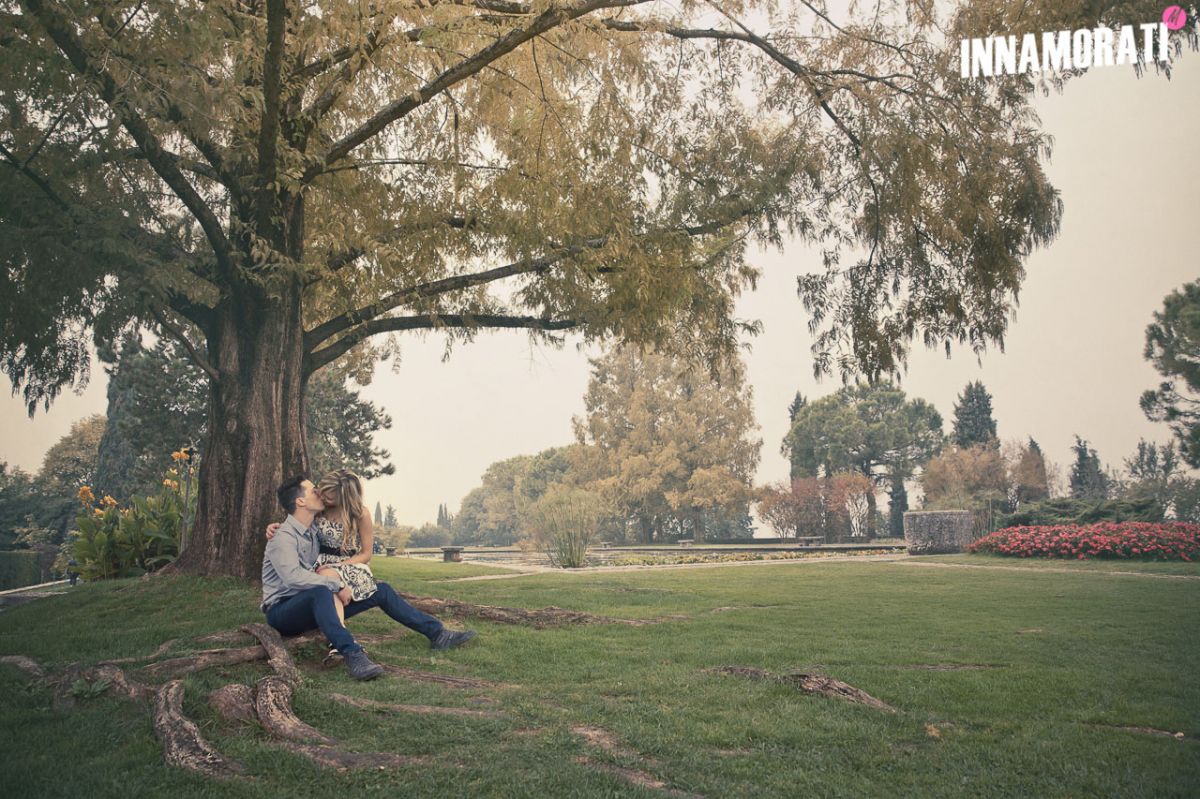 Fotografo prematrimoniale, love session, parco sigurtà, innamorati